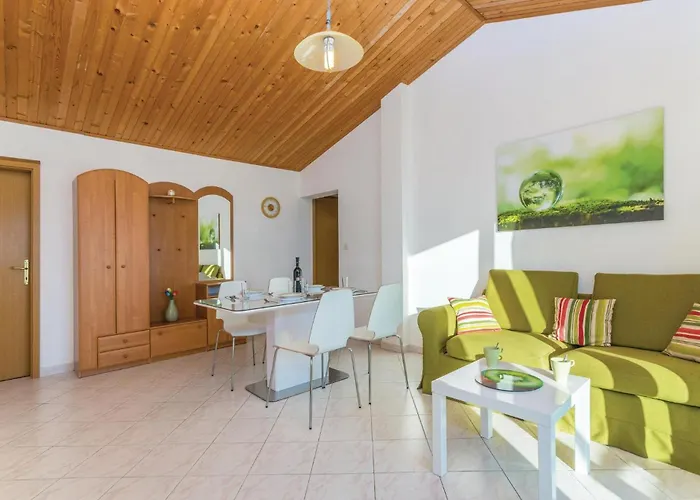 Amazing In With Kitchen 라벡